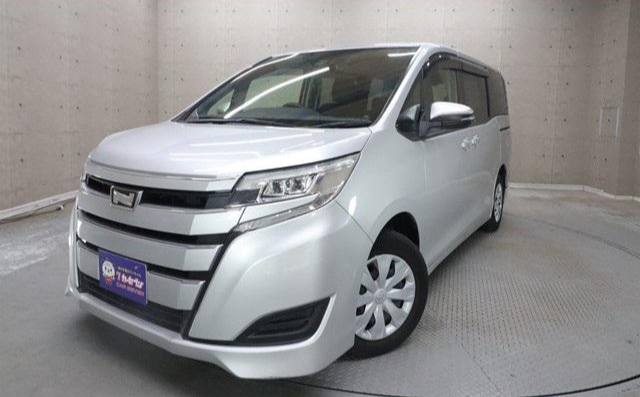 TOYOTA NOAH - НАДЁЖНЫЙ МИНИВЭН ДЛЯ СЕМЬИ